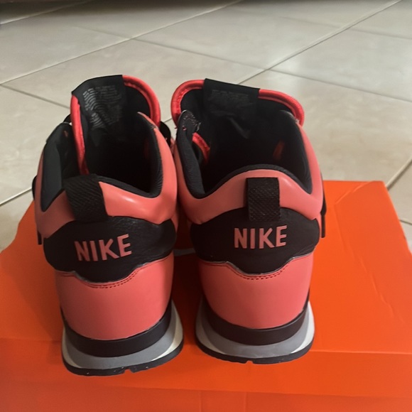 Nike International Mid QS Red - Picture 4 of 7